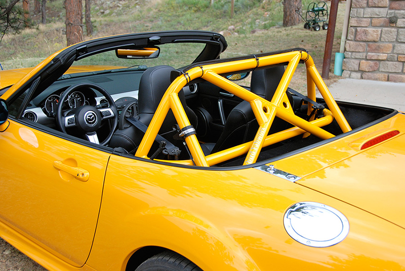Look at that beefy bar. Unfortunately being stuck with a red car, a yellow paint job was out of the question.